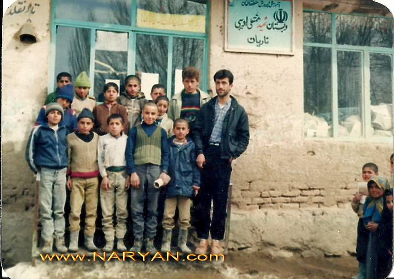 عکسی از دانش آموزان مدرسه ناریان